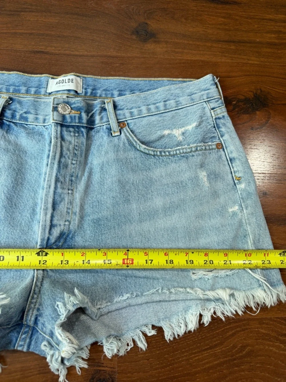 AGOLDE Parker Cut Off Jean Shorts in Light Wash Size 32